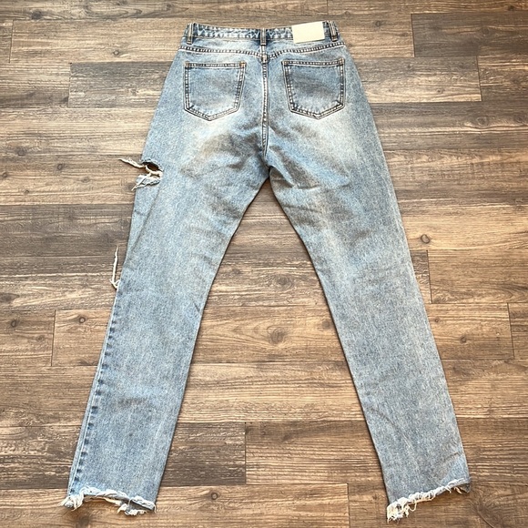 Missguided Distressed High Waisted Straight Leg Jeans - Picture 5 of 6